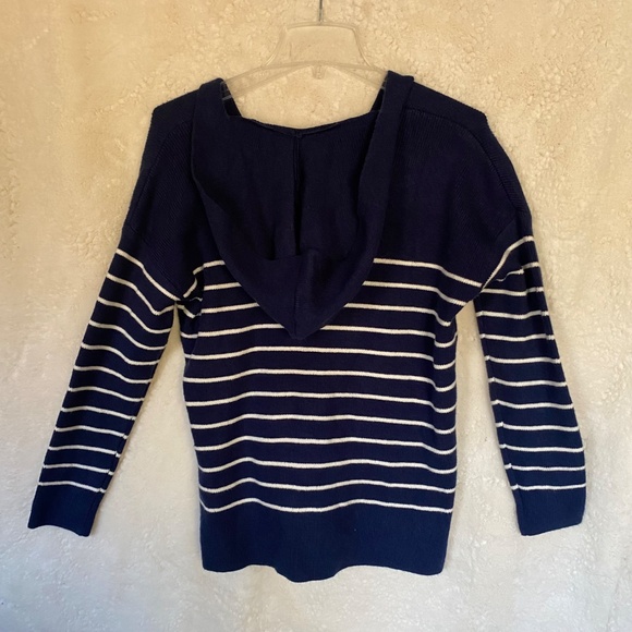 Tahari lightweight hoodie sweater - Picture 4 of 13